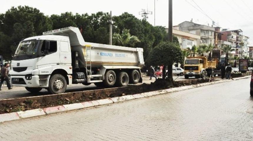 Kemalpaşa'da Atat&uuml;rk Bulvarı Yenileniyor