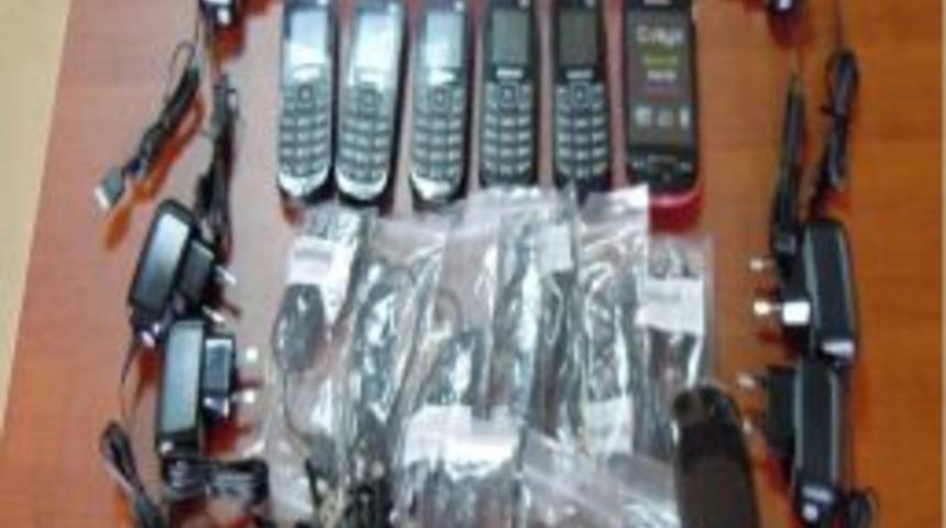 Tatvan&rsquo;da Ka&ccedil;ak Cep Telefonu Ele Ge&ccedil;irildi