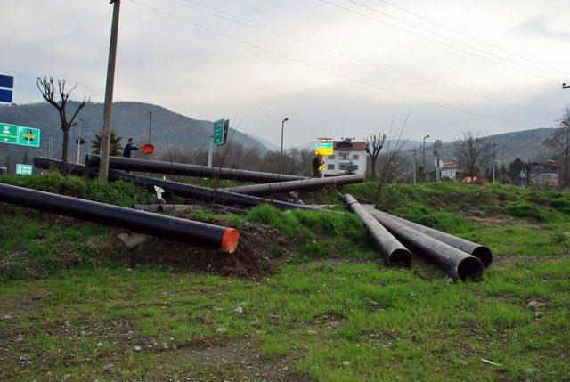 Halat Koptu, Doğalgaz Boruları Yola Saçıldı