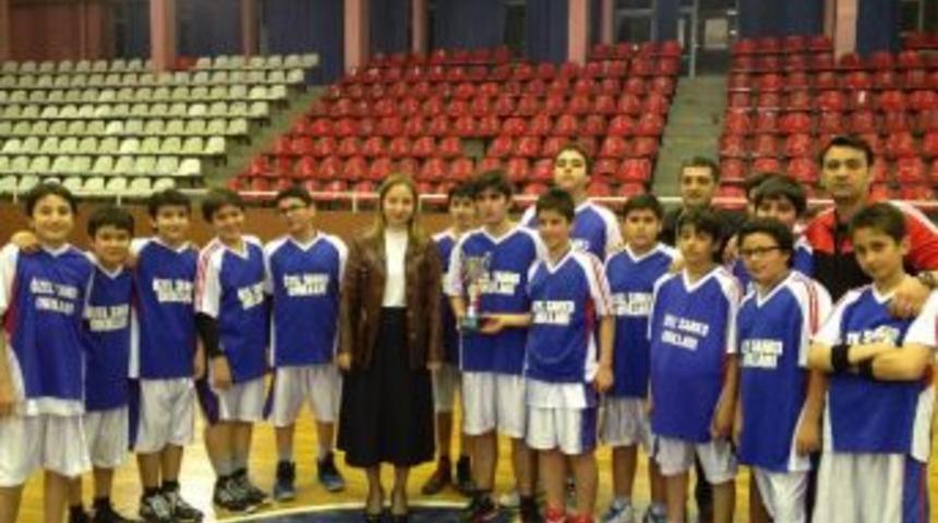 Sanko Spor Kul&uuml;b&uuml; K&uuml;&ccedil;&uuml;k Erkekler Basketbol Takımı &Uuml;&ccedil;&uuml;nc&uuml; Oldu