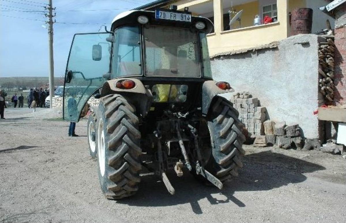 Trakt&ouml;rle geri gelirken oğlunu ezdi