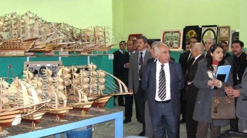 H&uuml;k&uuml;ml&uuml;ler Meslek Sahibi Oluyor