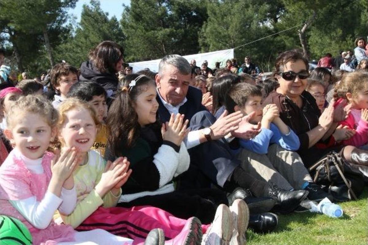 Gaziemir&rsquo;deki Yeşil Sevgisi Tiyatro Oyunu İle Ta&ccedil;landı