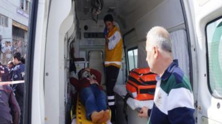 Başkent'te halk otob&uuml;s&uuml; devrildi: 16 yaralı