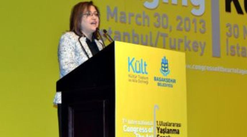 Bakan Şahin: Evlatların En B&uuml;y&uuml;k Yatırımı; Anne Babaya Iyi Bakmaktır