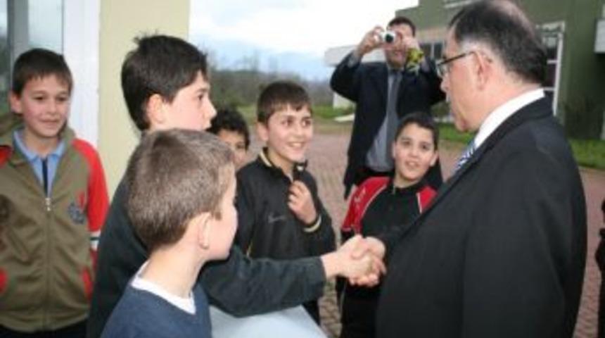 Vali Yılmaz&rsquo;ın &Ccedil;ocuk Sevgisi