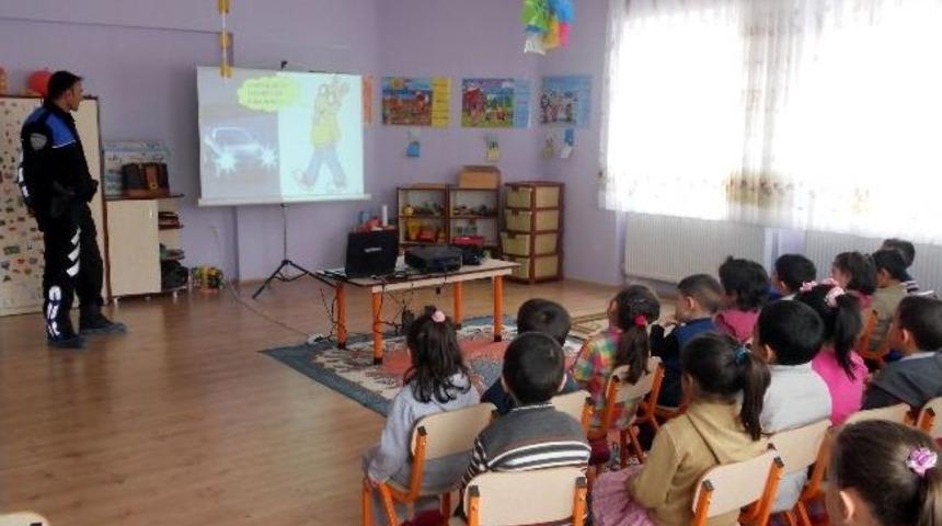 Erzincan Polisi &Ouml;ğrencileri Bilin&ccedil;lendiriyor