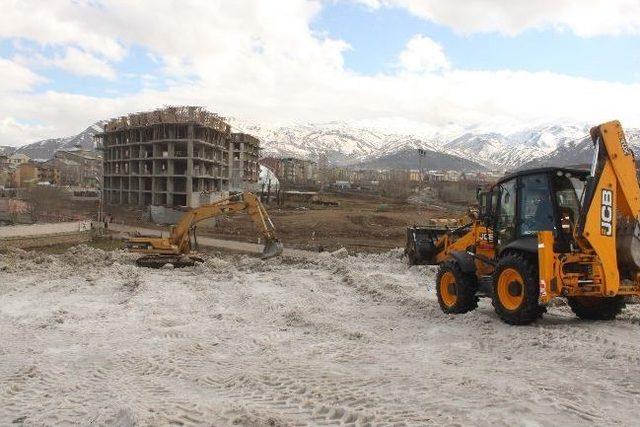 Muş Belediyesinin Karla M&uuml;cadelesi Devam Ediyor 1
