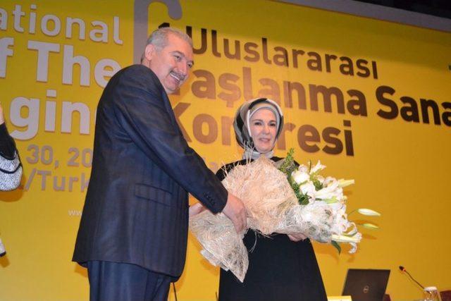 Emine Erdoğan: Yaşlılar Toplumun Kutup Yıldızıdır