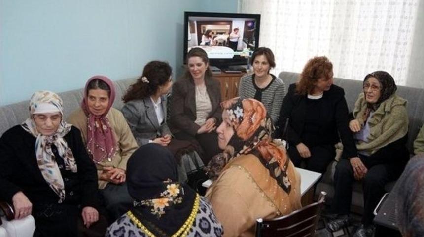 Bayan D&uuml;zg&uuml;n, &Uuml;&ccedil;&uuml;z Ninelere Misafir Oldu