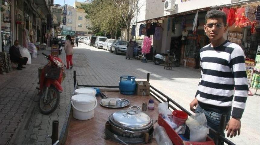 Suriyeliler Ge&ccedil;imlerini Sağlamak İ&ccedil;in &Ccedil;alışmaya Başladı