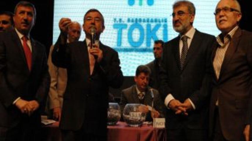 Bakan İsmet Yılmaz, Sivaslılar I&ccedil;in Ev Kurası &Ccedil;ekti