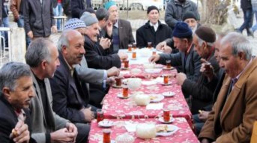 Tutak Emniyet Amirliği '&Ccedil;aylar Bizden, Sohbet Sizden' Projesi Uyguluyor