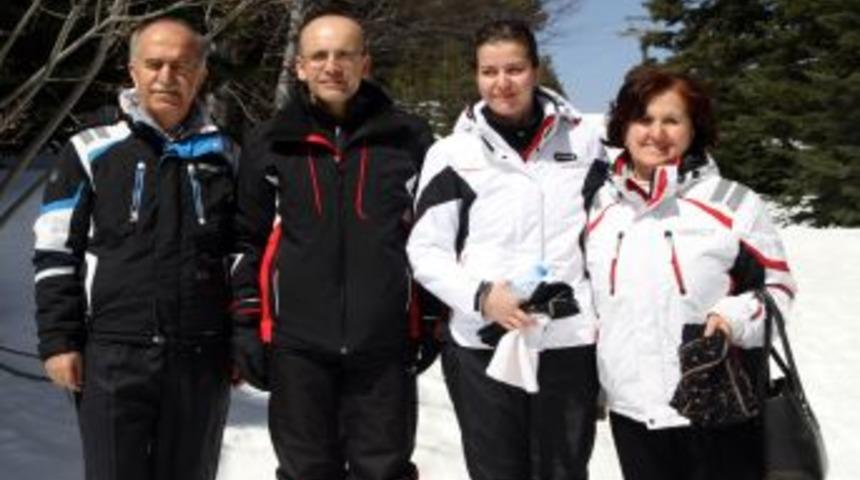 Bakan Şimşek Uludağ&rsquo;da Stres Attı