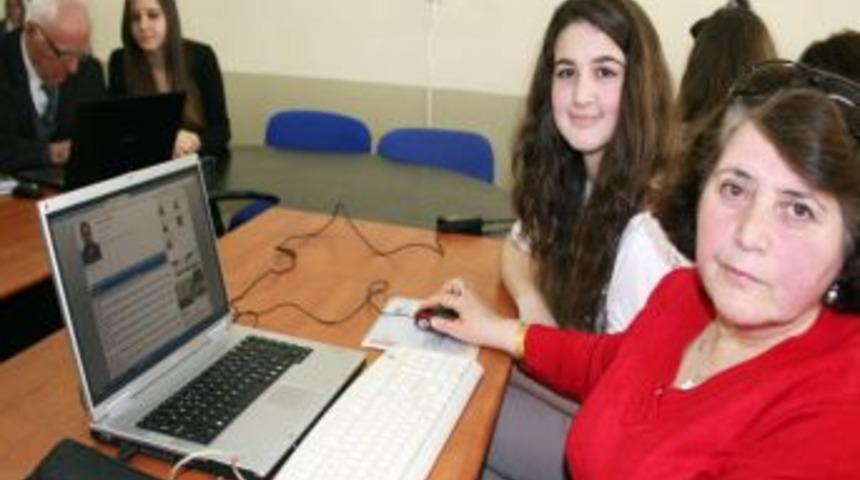 Mahallenin Yaşlıları Okulda Sanal Aleme Açılıyor