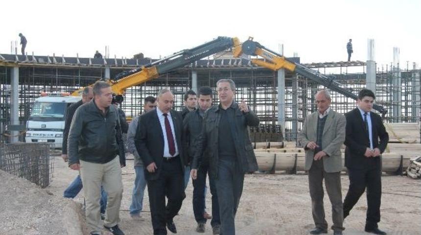 Belediye Başkanı &Uuml;nver, Yaş Sebze Ve Meyve Hal İnşaatında İncelemelerde Bulundu