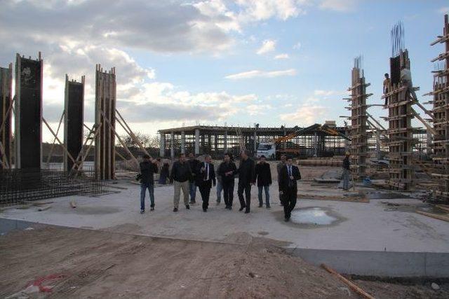 Belediye Başkanı &Uuml;nver, Yaş Sebze Ve Meyve Hal İnşaatında İncelemelerde Bulundu 1