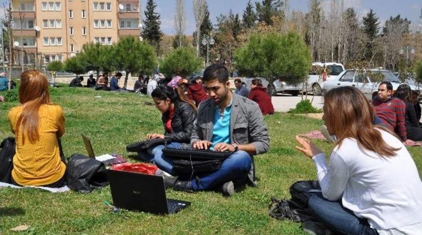 76 Kişilik Zabit Katipliği Kadrosu İ&ccedil;in 2 Bin 382 Kişi Başvurdu