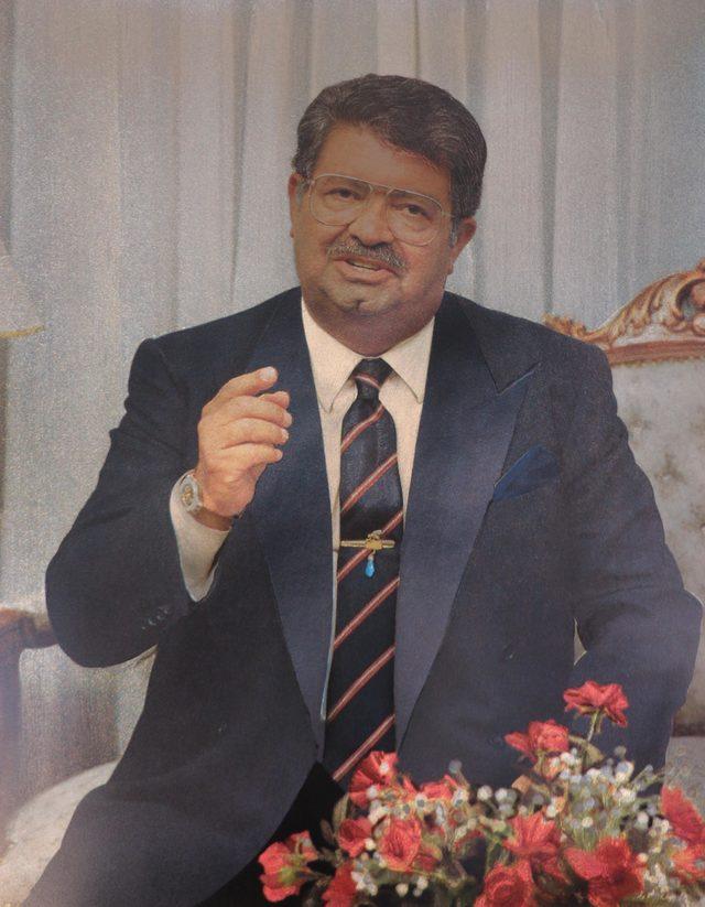 Turgut Özal'ın kravatını 30 yıldır sergiliyor