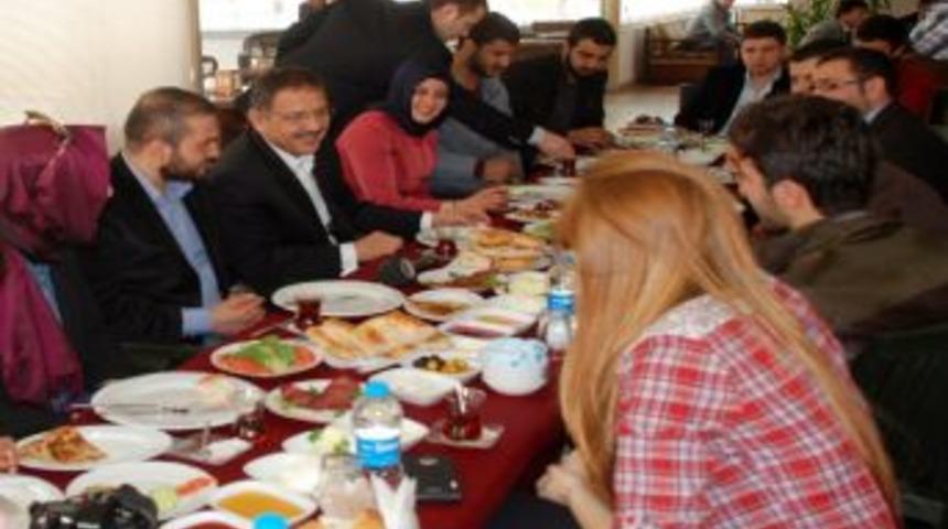 Başkan &Ouml;zhaseki, &Ouml;ğrenci Konseyi &Uuml;yeleriyle Buluştu