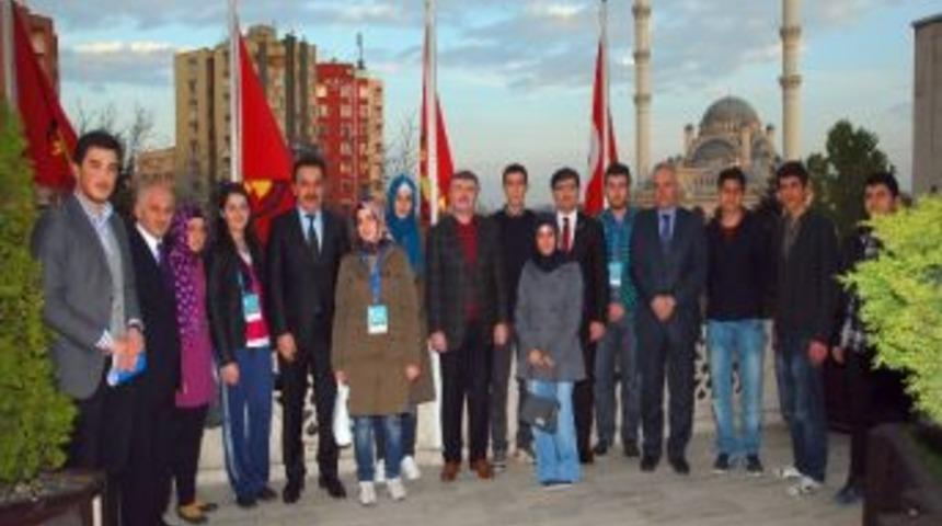 Başkan Aky&uuml;rek&rsquo;e Misafir Gen&ccedil;lerden Ziyaret