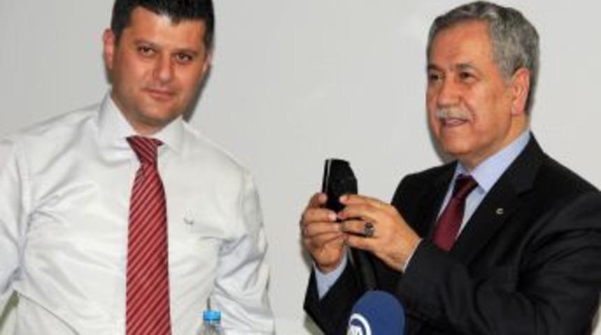 Arın&ccedil;: İsrail, Tarihinde Ilk Defa T&uuml;rkiye'den Resmen &Ouml;z&uuml;r Diledi