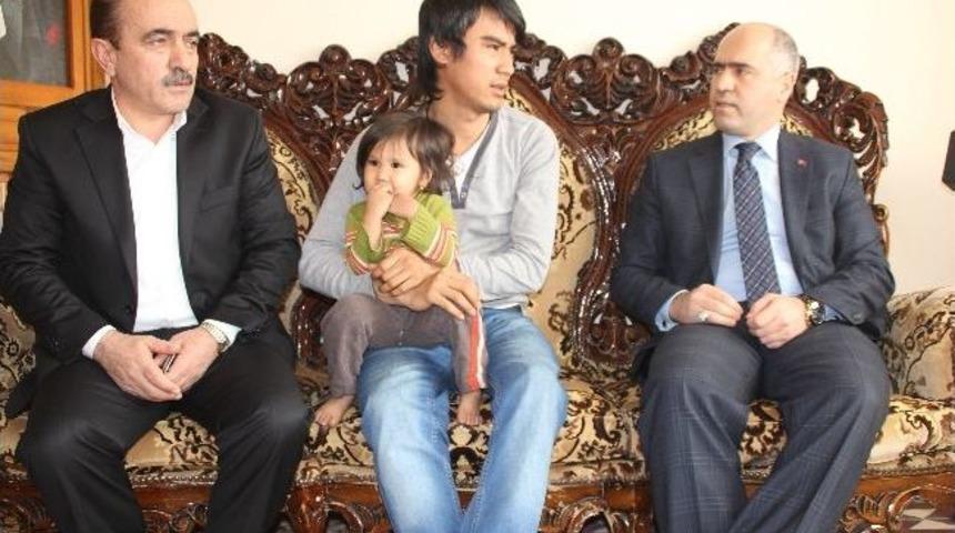 Ak Parti İl Başkanı Murat Kılı&ccedil;, Afgan G&ouml;&ccedil;menlerini Ziyaret Etti
