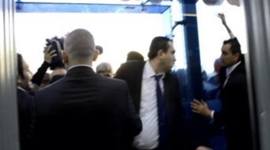 Kılı&ccedil;daroğlu'nun A&ccedil;tığı Belediye Binasında Arbede