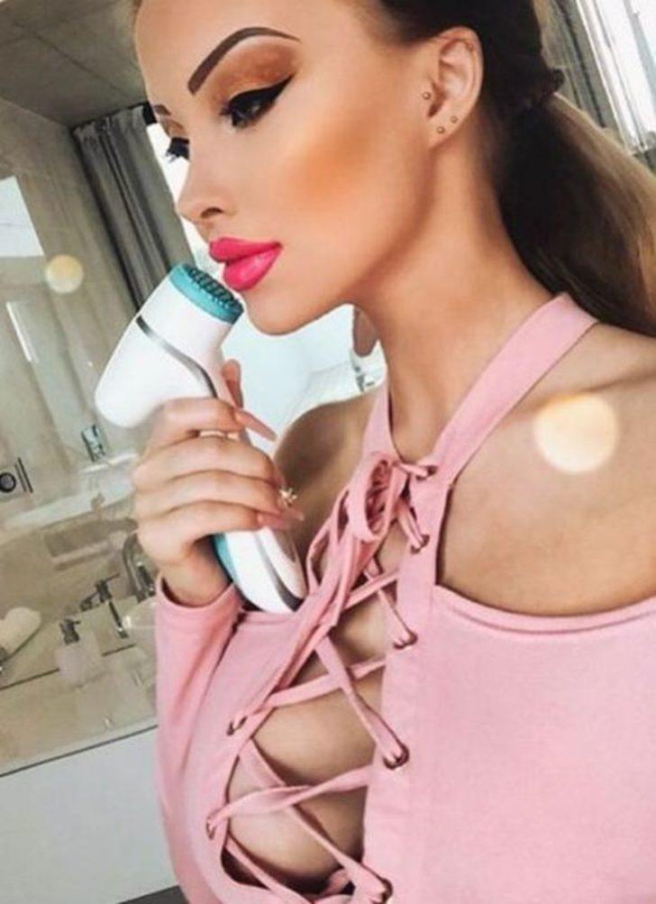 Gabriella Jirackova, Barbie'ye benzemek için her ay 6 bin lira harcıyor  G3