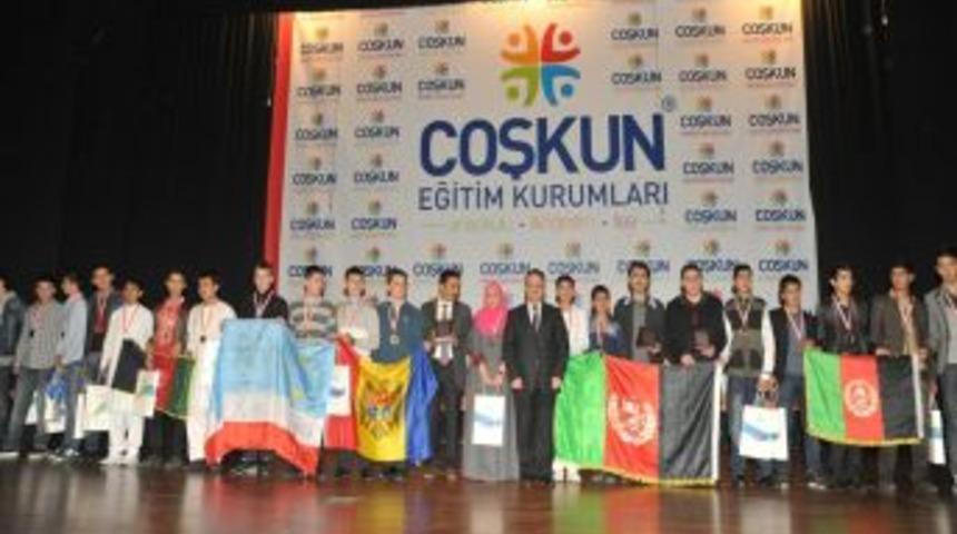 Matematik Yarışmasında Dereceye Girenlere &Ouml;d&uuml;lleri Verildi