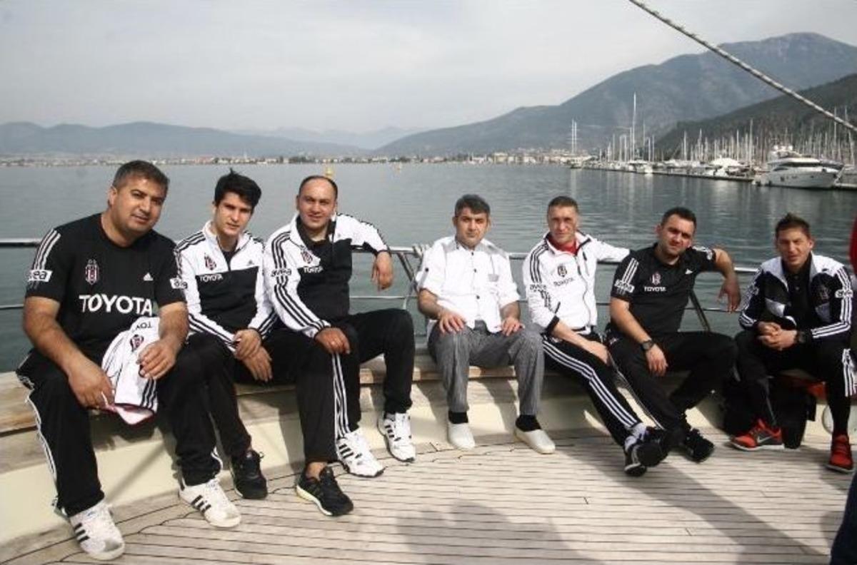 Beşiktaş Tekne Gezisi İle Moral Depoladı