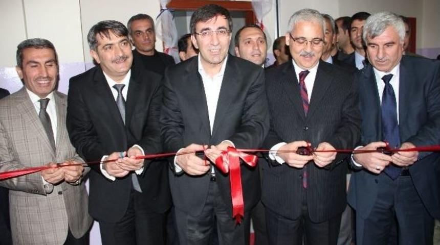 Bakan Yılmaz, Bing&ouml;l&rsquo;de &ldquo;onlıne K&uuml;t&uuml;phane&rdquo; A&ccedil;ılışı Yaptı
