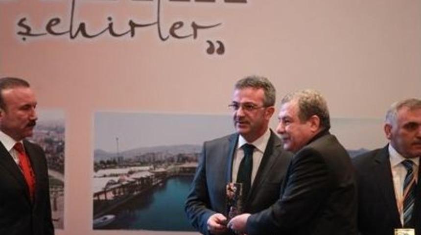 Gebze Kent Meydanı &lsquo;marka Şehirler&rsquo; &Ouml;d&uuml;l&uuml; Aldı