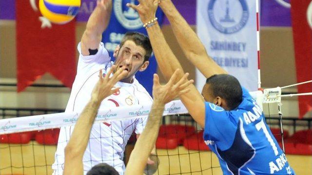 Galatasaray: 2 - Arkas Spor: 3