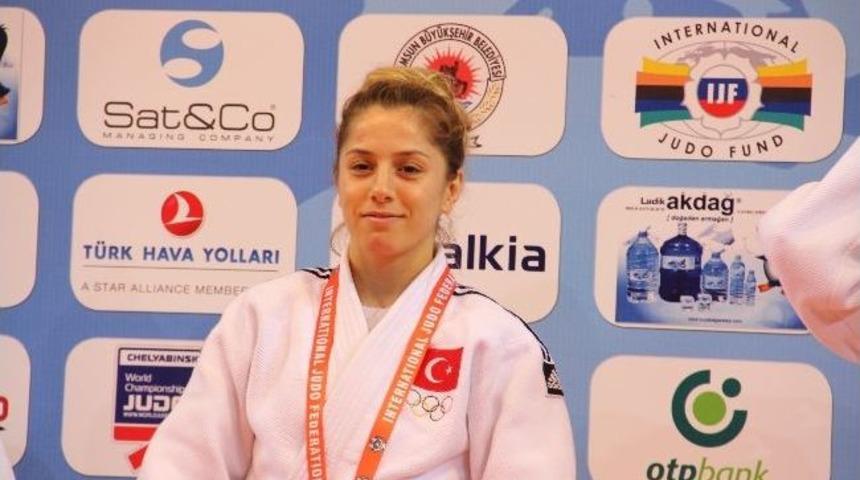 S&uuml;meyye&rsquo;den Bronz