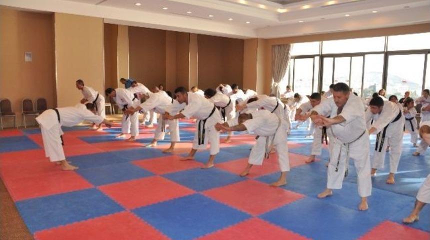 Japon Karate Birliği Semineri Kuşadası&rsquo;nda Yapıldı