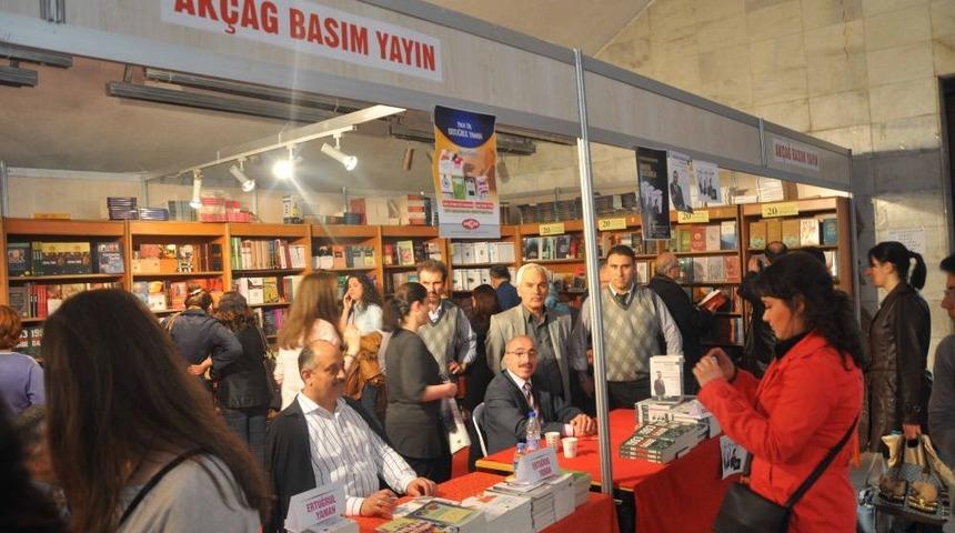 Yazar Hakkı &Ouml;znur: Yazıcıoğlu &lsquo;T&uuml;rkiyenin Milli Direnciydi&rsquo;