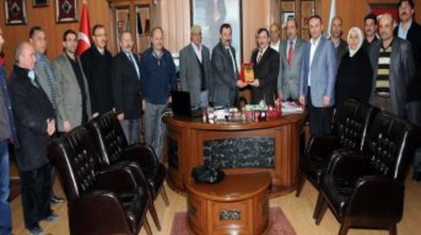 Kırıkkalelilerden Etimesgut Belediye Başkanı Demirel&rsquo;e Plaket