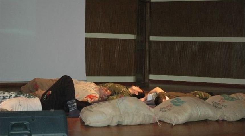 Tiyatro&rsquo;da &ldquo;seyit Onbaşı&rdquo; Rol&uuml; Duygulandırdı