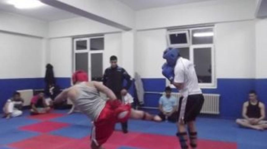 Kağızman Meslek Y&uuml;ksekokulu Muay Thai Kursları D&uuml;zenledi,