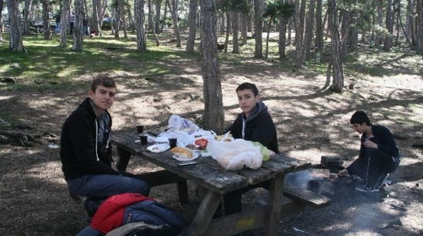 Yozgat&rsquo;ta Vatandaşlar G&uuml;neşli Havanın Tadını &Ccedil;ıkardı