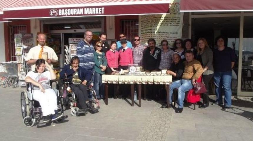 Engellilere İmza G&uuml;n&uuml; Desteği S&uuml;r&uuml;yor