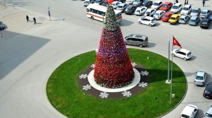 &Ccedil;i&ccedil;ek Kulesinin &Ccedil;i&ccedil;ekleri Yenilendi