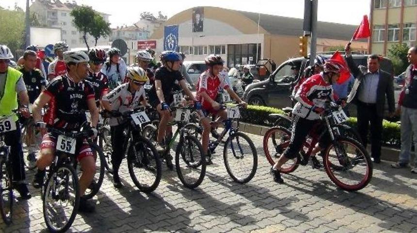 Bisiklet Tutkunları Tralleis Yarışlarında Buluştu