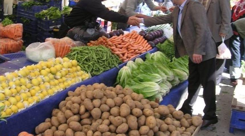 Ak Parti'li &Ouml;z, Pazarcı Pazarını Ziyaret Etti