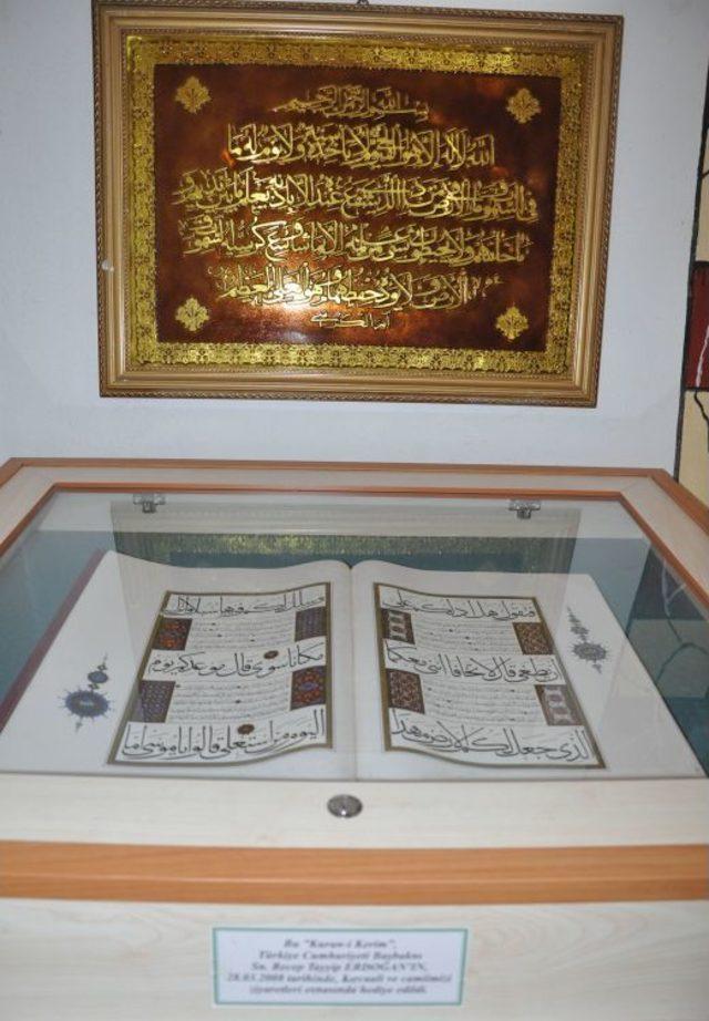 Başbakan&rsquo;ın Hediye Ettiği Kur an Kırcaali&rsquo;de &Ouml;zenle Muhafaza Ediliyor 1