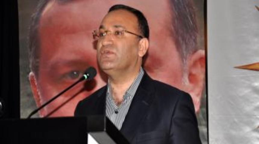 Bozdağ: Başkanlık Sistemini G&uuml;&ccedil;l&uuml; Bir T&uuml;rkiye I&ccedil;in Istiyoruz