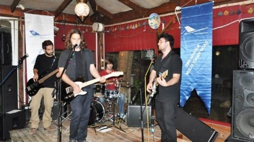 Thk &Ouml;ğrencileri Hem Coştu Hem Coşturdu