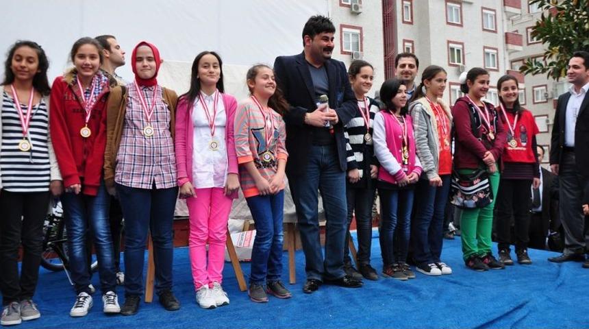 Yurt Yararına D&uuml;zenlenen Kermesi, 50 Bin Kişi Ziyaret Etti