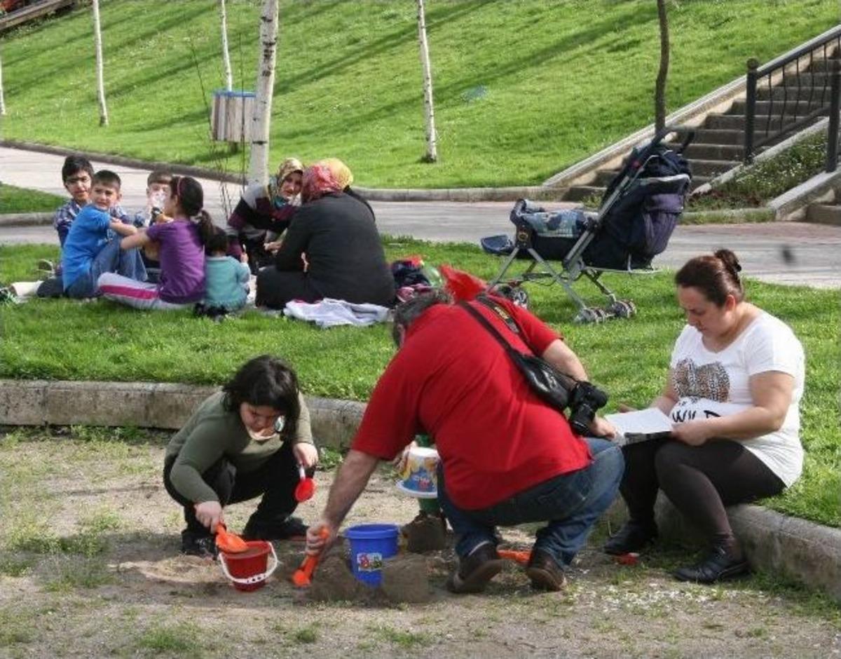 Bursalılar Parklara Akın Etti